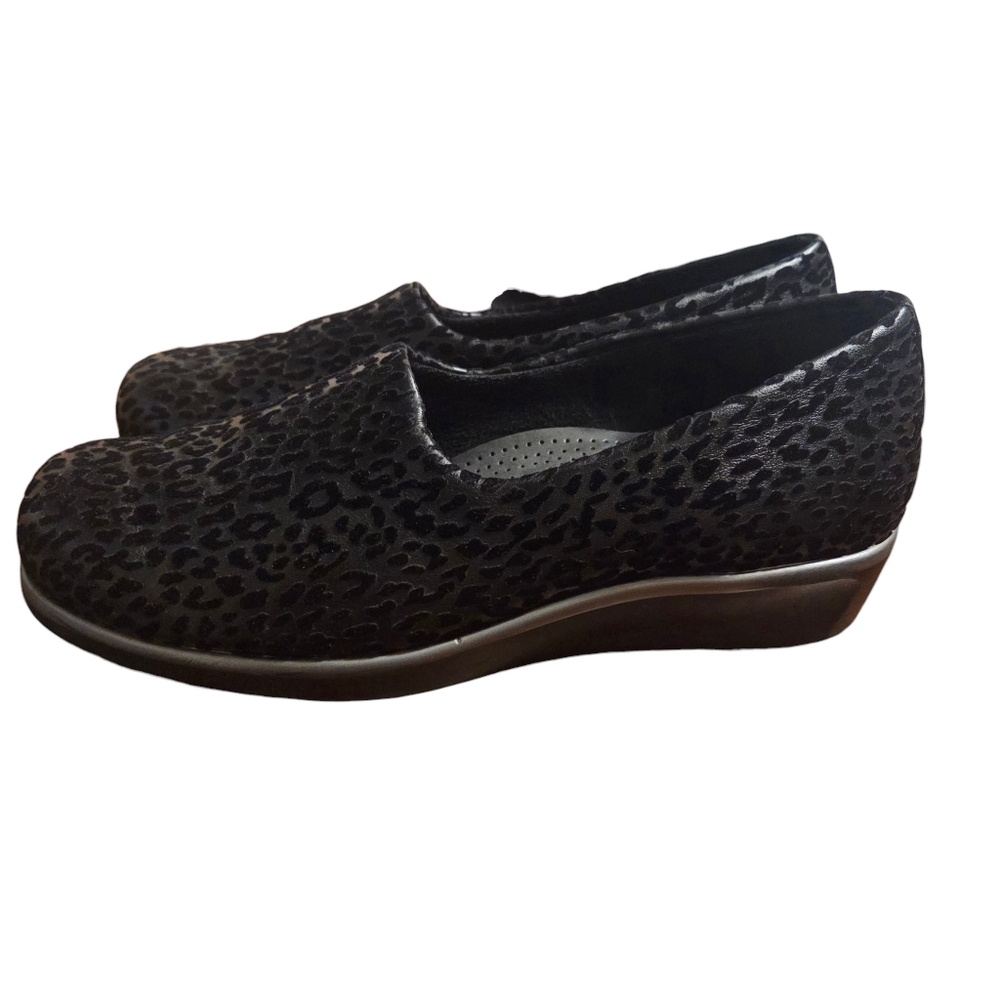 SAS Women's Bliss Black Leopard Slip On Wedge Shoes Size 7 Wide